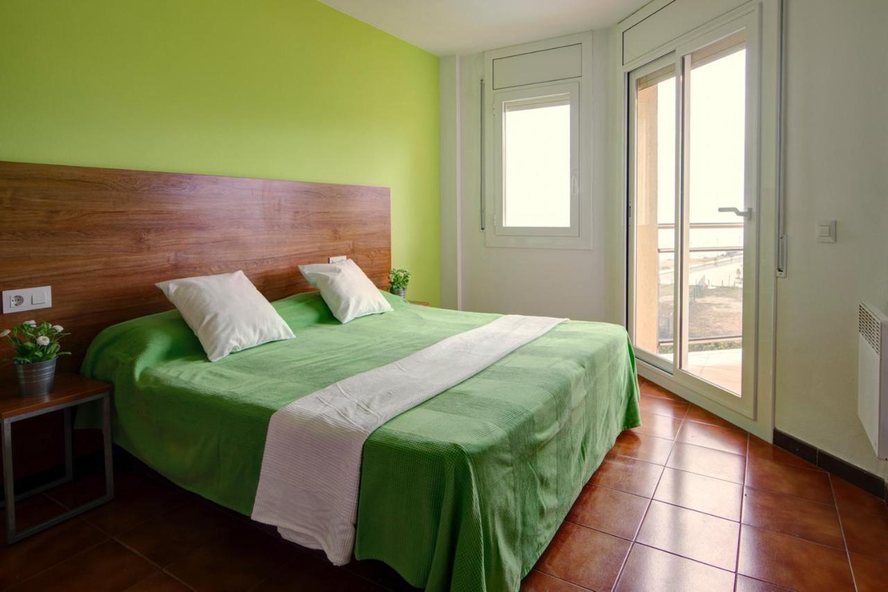 Apartamentos Bon Repos Santa Susanna Bagian luar foto
