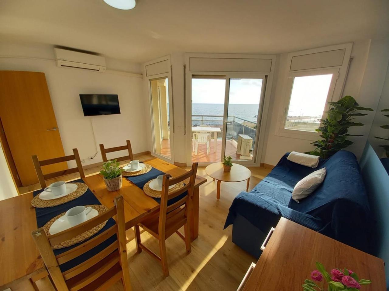 Apartamentos Bon Repos Santa Susanna Bagian luar foto